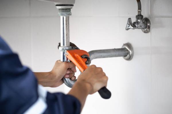 How to Choose the Right Drain Cleaning Service in St. Francis